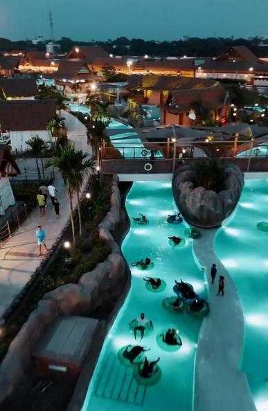 Mana Bay Water Park, Bangladesh
Undoubtedly, one of the most spectacular water parks in Asia, during the day... and also at night.
