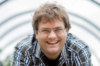 Matthias Reuter gewann "Rahdener Spargel"
Beim Kabarettwettbewerb "Rahdener Spargel" gewann Matthias Reuter - klare Botschaften und musikalischer Witz überzeugten.
https://www.kabarett-news.de/News-vom-05.05.2025-matthias-reuter.html
Fotograf Jakob Studnar 