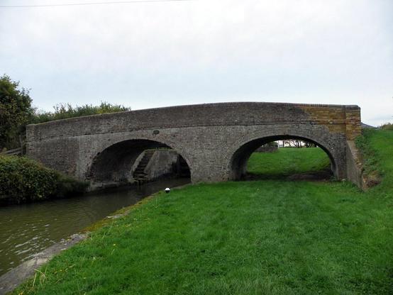 A photo titled "GOC Cheddington 166: GUC Bridge 122", taken near Lock 33, Ivinghoe Locks by Peter O'Connor aka anemoneprojectors on Flickr.