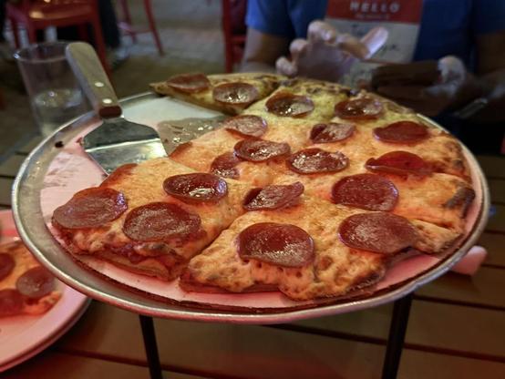 Pepperoni pizza 