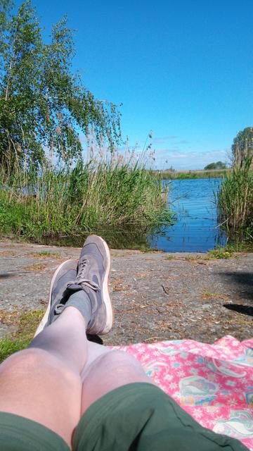 Radfahrer eine auf Pausendeckel an der Havel