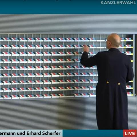 Screenshot: Phoenix-Livestream aus dem Deutschen Bundestag, 06.05.2025