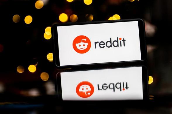 Reddit's AI Bot Fight: Verification Up, Anonymity at Risk?