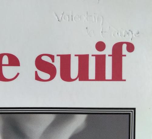 Couverture de Boule de Suif de Maupassant avec une dédicace "Valentin je t'aime" dessus.
