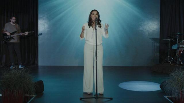 A cantora Tarlem apresenta seu mais novo single, “Vem Me Guiar”, uma canção que expressa um clamor pela presença e direção do Espírito Santo. Foto: Divulgação.