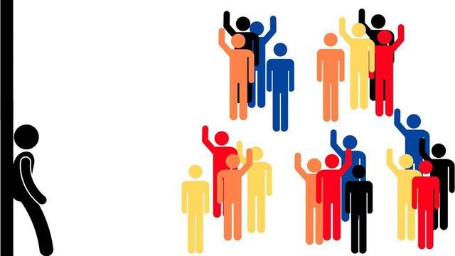 Illustration of a facilitator leaning against a wall while attendees answer questions amongst themselves.
