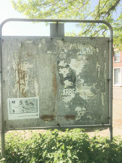 5€, singes