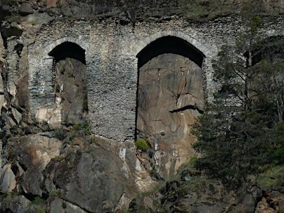 Ponte acquedotto medievale nella Valle del Cervino