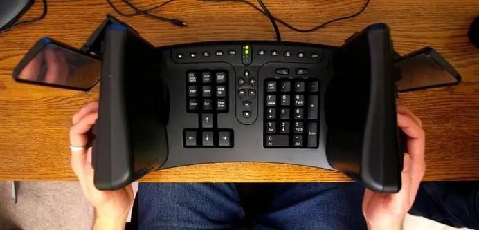 SafeType keyboard with rearview mirrors to show split keyboard halves positioned vertically so you can’t see the keys without the mirrors.

Top view shows the num pad and nav keys flat in the middle between the vertical halves. 