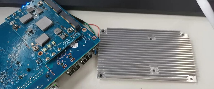 Banana Pi BPI-R4 & BE14000 Wifi7 heat sink test
https://forum.banana-pi.org/t/banana-pi-bpi-r4-be14000-wifi7-heat-sink-test/23218
#wifi7 #router #openwrt #bananapi #mediatek #mt7988 
