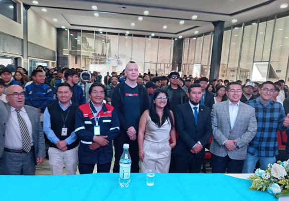Con el personal docente de la Carrera de Sistemas Información de la Universidad Técnica de Cotopaxi.
