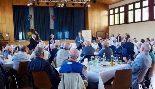 Austausch zwischen Ehemaligen und Aktiven