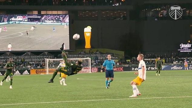 MLS: Portland Timbers forward Dairon Asprilla scores with an audacious bicycle kick at K.C.