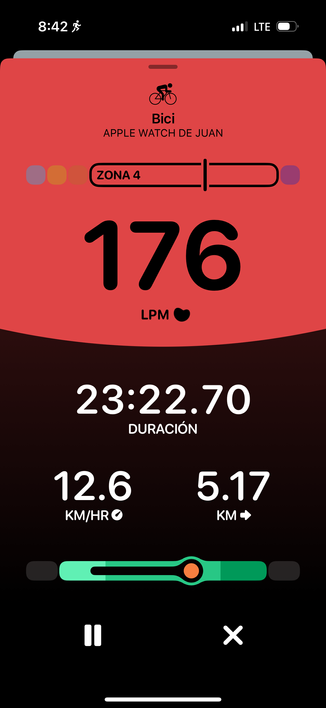 Captura de pantalla de la app Gentler Streak mostrando información de un ejercicio activo, paseo en bici. Se muestra que iba en zona cardiaca 4 (176 latidos por minuto) con un ejercicio en duración de 23 minutos. 