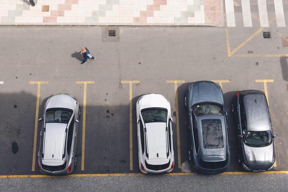 parked cars and man with a straw hat