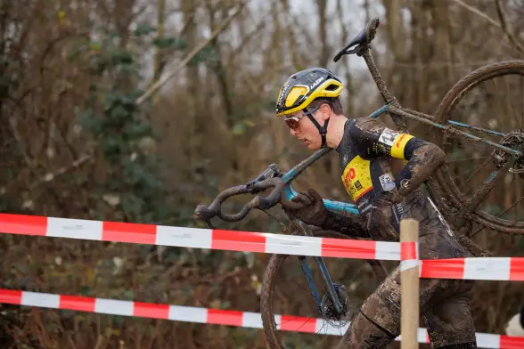Cyclo-Cross International à Petange 2025 : Loockx commence 2025 avec une victoire en solo dominante sous ses nouvelles couleurs https://www.patrick-schanen.org/Cyclo-Cross-International-Petange-2025-Loockx-commence-2025-avec-une-victoire-en-solo-dominante--1ef7b929329a80abb040c45175209a79 

#cycling #cyclocross #cyclocrossinternational #uci