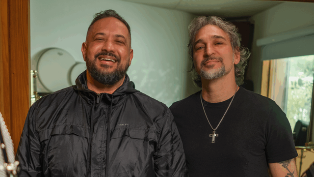 O cantor PG lança a canção “Oração” com Fernandinho, um encontro marcante da música cristã com mensagem forte sobre a importância da oração. Foto: Divulgação.