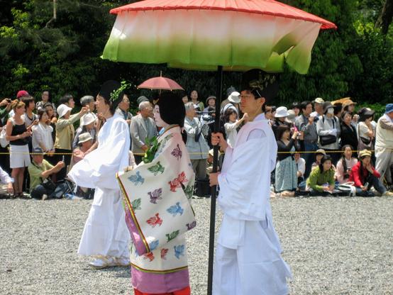 May 15th, the day of the Aoi Matsuri parade, is typically scorching hot.