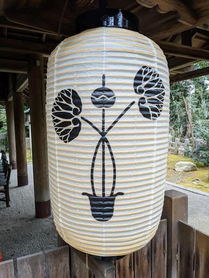 Shrines associated with the Kamo clan often use wild ginger leaves as a crest.