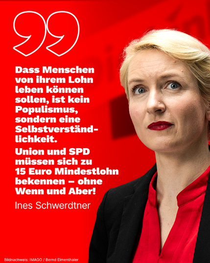 Das dritte Slide zeigt ein Zitat von Ines Schwerdtner, das die Forderung nach einem höheren Mindestlohn unterstreicht. Vor rotem Hintergrund ist Schwerdtner porträtiert, daneben steht in großer weißer Schrift ihr Appell: Es sei keine populistische Forderung, sondern eine Selbstverständlichkeit, dass Menschen von ihrem Lohn leben können. Union und SPD werden aufgefordert, sich klar und ohne Einschränkungen zu einem Mindestlohn von 15 Euro zu bekennen.