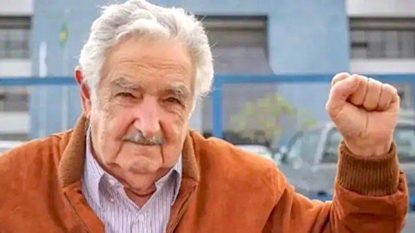 « Siempre vale la pena volver a empezar, una y mil veces, mientras uno esté vivo. Derrotados son los que dejan de luchar, y dejar de luchar es dejar de soñar. »
[José Mujica - 20 mai 1935 / 13 mai 2025]

Pepe Mujica : presente, ahora y siempre.

¡ Hasta siempre, compañero !