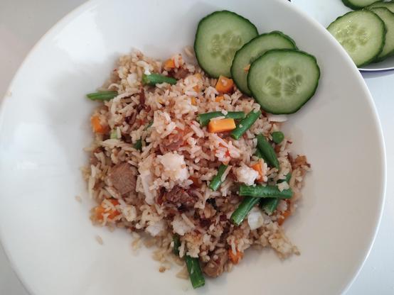 Khao phat, i.e. fried rice on a plate