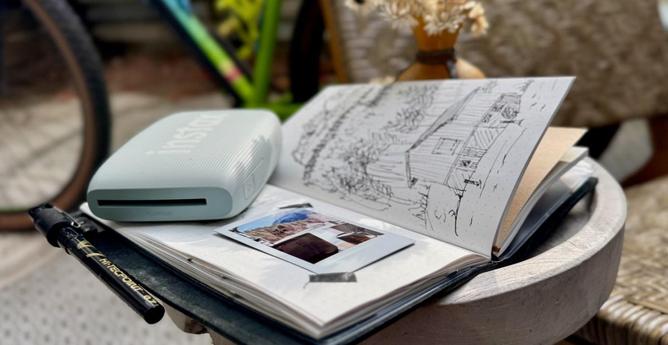 My Favorite Lofi Journaling Kit: Pen, Paper, Photos.