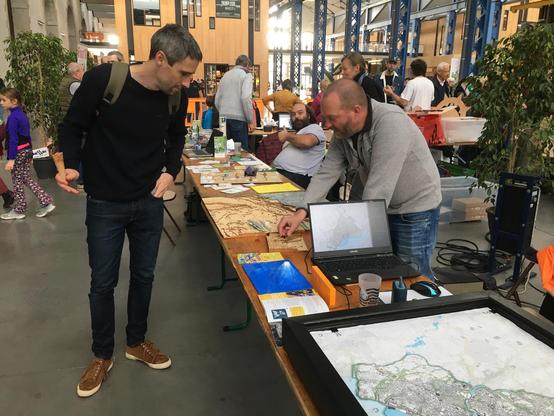 Stand d'animation cartographique avec l'association SMAUG (Smart, Map, Augmented).