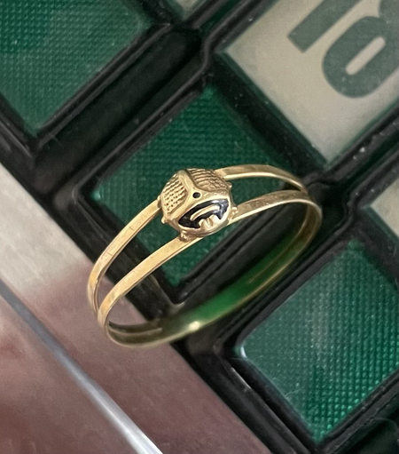 Gold ring with a scarabée