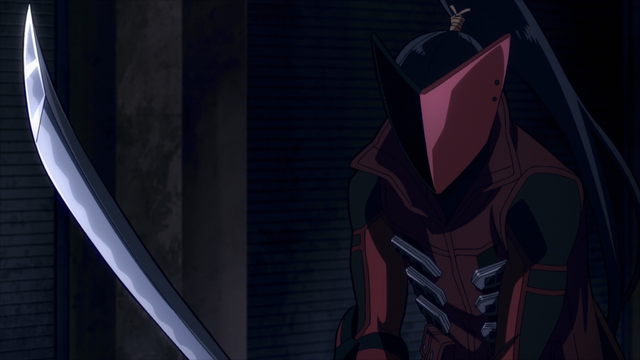 A imagem mostra o personagem Stendhal do anime My Hero Academia: Vigilantes em um ambiente sombrio, possivelmente um beco ou armazém abandonado, com paredes de concreto e uma grande persiana metálica ao fundo.

Stendhal aparece inclinado para frente, vestindo um traje de combate nas cores vermelho-escuro e preto, com detalhes metálicos prateados no peito. Seu capacete tem um formato triangular marcante, com a frente vermelha e os lados escuros, cobrindo completamente o rosto. O cabelo está preso em um rabo de cavalo alto, que desce pelas costas.

No lado esquerdo da imagem, destaca-se a lâmina de uma katana, reluzente mesmo na penumbra, sugerindo um momento de tensão. A cena carrega um ar ameaçador e decisivo, reforçando a postura imponente de Stendhal.