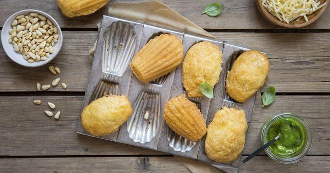 Photo pour la recette Madeleines au Pesto et râpé Entremont