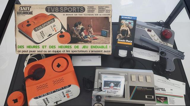 quelques consoles de l'expo silicium sur le jeu vidéo