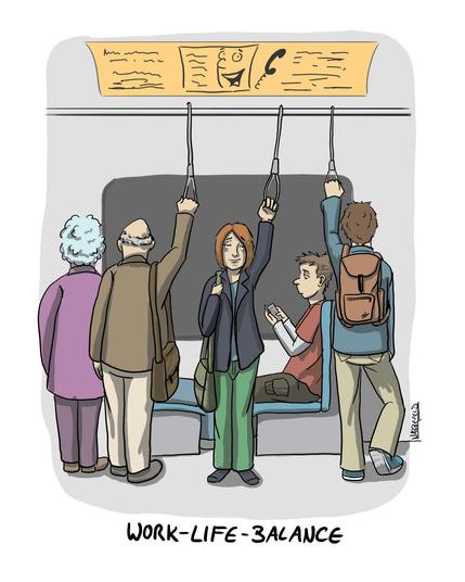 Eine Frau mit tiefen Augenringen steht, sichtlich überarbeitet und ausgelaugt, in der U-Bahn und lächelt müde.
Untertitel: Work-Life-Balance