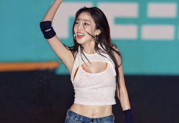 2NE1 Dara