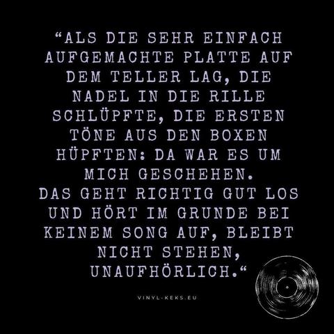 "ALS DIE SEHR EINFACH AUFGEMACHTE PLATTE AUF DEM TELLER LAG, DIE NADEL IN DIE RILLE SCHLÜPFTE, DIE ERSTEN TÖNE AUS DEN BOXEN HÜPFTEN: DA WAR ES UM MICH GESCHEHEN.
DAS GEHT RICHTIG GUT LOS UND HÖRT IM GRUNDE BEI KEINEM SONG AUF, BLEIBT NICHT STEHEN, UNAUFHÖRLICH."
VINYL-KEKS.EU