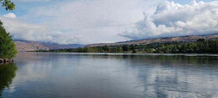 Columbia river scene 2/2
