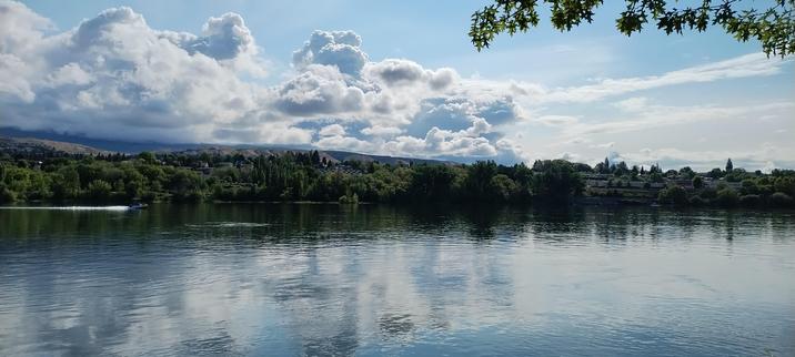 Columbia river scene 1/2