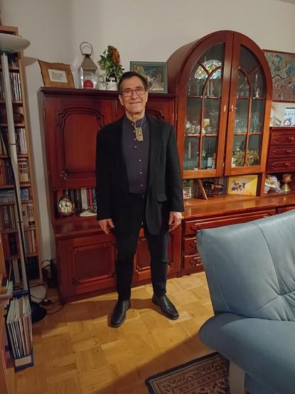 Me home just after the concert. I'm wearing a black velvet tailored jacket, black narrow-cut pants with black shoes, and an anthracite styled shirt with a Japanese collar. Around my neck is an amulet of dark wood and silver fashioned by the Salzburg goldsmith and engraver Manfred Stubmann.