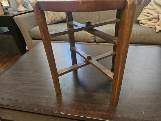Side view of this amazing folding table.