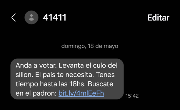 Un SMS recibido hoy domingo 18 de mayo que dice "Anda a votar. Levanta el culo del sillon. Tenes tiempo hasta las 18hs. Buscate en el padron." Escrito sin ninguna tilde, y una URL a la página de consulta del padrón.