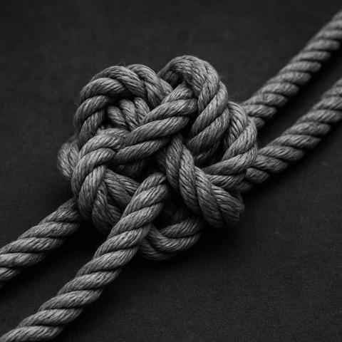 "Ce n’est pas le fait de vouloir raconter une histoire, c’est de la raconter toujours de la même façon. Une manière tellement habituelle d’entendre des histoires qu’on ne fait plus attention à l’histoire elle-même, mais à la façon dont elle est dite. Car si on ne la dit pas telle qu’on le veut, c’est-à-dire telle qu’on s’y attend déjà plus ou moins, comme un mouvement établi par avance, attendu, parce que rassurant de l’entendre telle qu’on l’attend, si on ne la dit pas ainsi, alors l’histoire devient incongrue. Elle prend soudain une importance démesurée au regard de la manière dont elle devrait être dite."