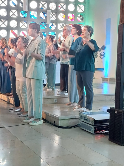 Frauenensemble Encantada singt.