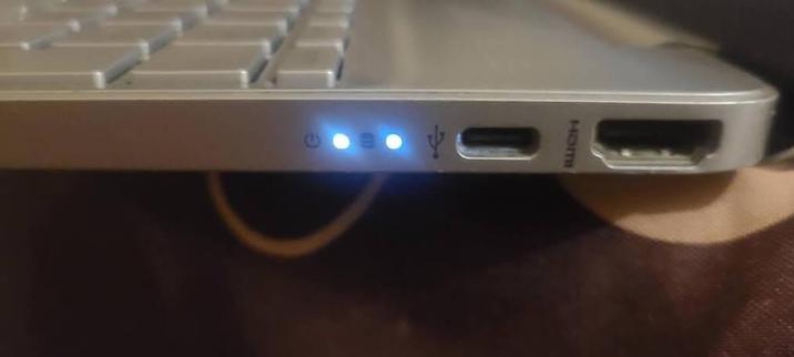 External drive light blinking but PC won't see it? 😩 Could be a faulty cable, USB port, driver glitch, or virus. Simple fixes to get your storage back online! #ExternalHardDrive #TechSupport #DataRecovery