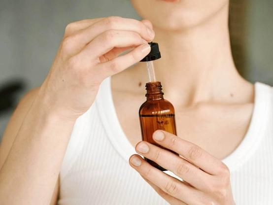 Ditch pricey treatments! 💸 Craft your OWN potent Azelaic Acid serum for acne & hyperpigmentation. Our DIY guide = control over ingredients + visible results. Clearer skin, your way! ✨ #DIYSkincare #AzelaicAcid #Hyperpigmentation