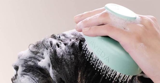 AquaShampoo Scalp Massager: REVOLUTIONIZE your hair wash! 💆‍♀️ Boosts growth, deep cleans & soothes w/ gentle silicone. Get that spa-clean feeling, even for sensitive scalps! ✨ #ScalpCare #HairGrowth #AquaShampoo