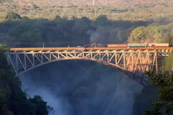 Las Cataratas Victoria son uno de los rasgos geográficos naturales más significativos del río Zambezi y una de las formaciones de cascadas más famosas y, sin duda, más hermosas del mundo.

🌊 https://adondeviajar.es/cataratas-victoria/

#cataratasvictoria #zimbabue #Zambia