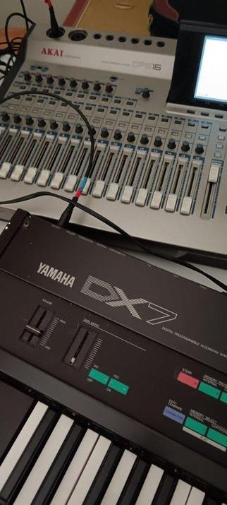 Yamaha DX7 plugged in the AKAI DPS16