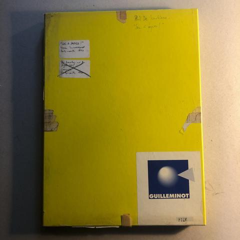 Une boîte de papier-photo qui contient apparemment les éléments d'un projet appelé "Sac à Papier !" et qui date de 1997. 