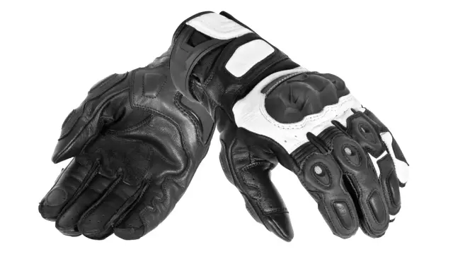 The new short-cuff Weise Sprint Gloves combine comfort and convenience with protection, including knuckle and scaphoid armour, finger protectors, and dual-leather reinforcement at key areas...