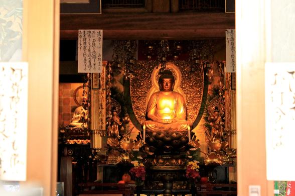 The small temple behind Eifuku-ji.